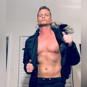 North Face winter coat. Never been worn!!